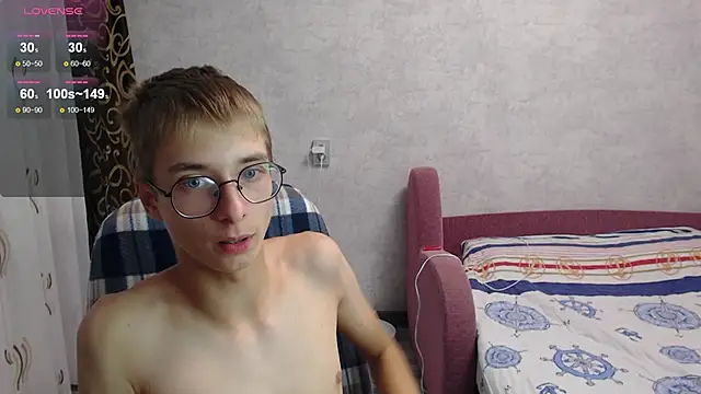 Snapshot of glasses_cat chatting on 9, 9, 2025 glasses cat online show from 9, 9, 2025