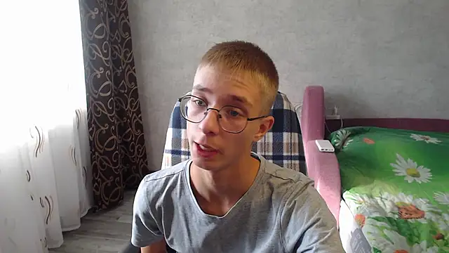 Snapshot of glasses_cat chatting on 15, 9, 2025 glasses cat online show from 15, 9, 2025