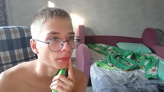 Snapshot of glasses_cat chatting on 22, 9, 2025 glasses cat online show from 22, 9, 2025