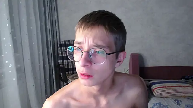 Snapshot of glasses_cat chatting on 27, 10, 2025 glasses cat online show from 27, 10, 2025