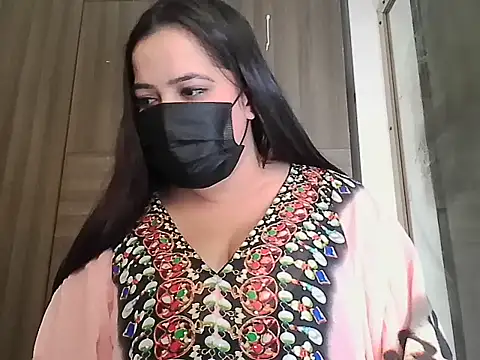 Snapshot of Queen_Pari87 chatting on 17, 11, 2025 Queen Pari87 online show from 17, 11, 2025