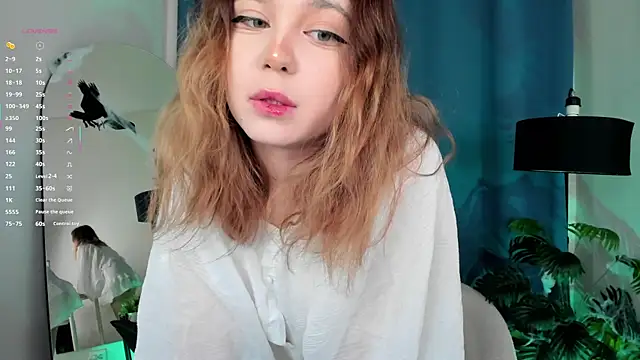 Snapshot of Lina_Glow chatting on 28, 10, 2025 Lina Glow online show from 28, 10, 2025