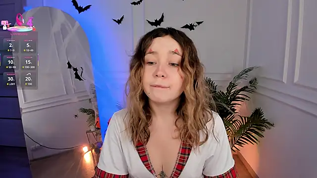 Snapshot of Lina_Glow chatting on 31, 10, 2025 Lina Glow online show from 31, 10, 2025