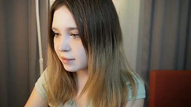 Snapshot of Lina_Glow chatting on 20, 11, 2025 Lina Glow online show from 20, 11, 2025