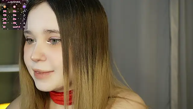 Snapshot of Lina_Glow chatting on 23, 12, 2025 Lina Glow online show from 23, 12, 2025