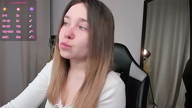 Snapshot of Lina_Glow chatting on 8, 2, 2026 Lina Glow online show from 8, 2, 2026