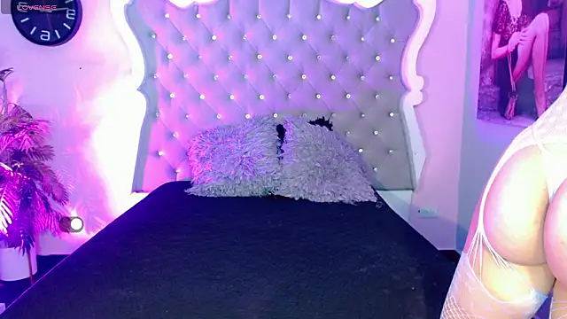 Honey Moontsts online show from 4, 3, 2026