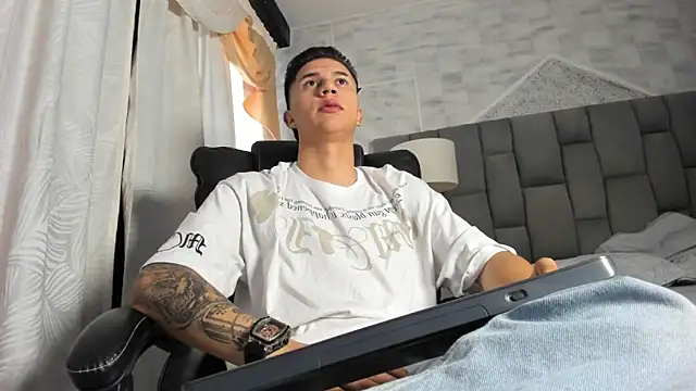 liaamsmiith  online show from 11, 10, 2025