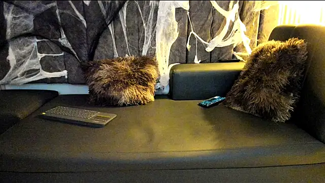 Snapshot of Rowan_Mills chatting on 28, 10, 2025 Rowan Mills online show from 28, 10, 2025