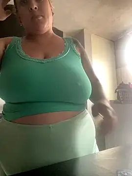 Snapshot of bruna438 chatting on 2, 10, 2025 bruna438 online show from 2, 10, 2025
