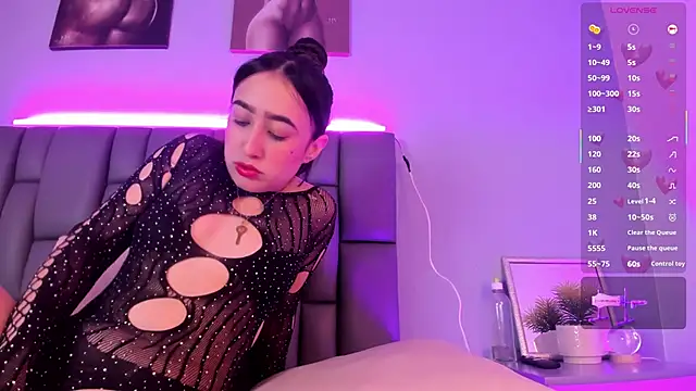 Niicolle Evanss online show from 13, 9, 2025