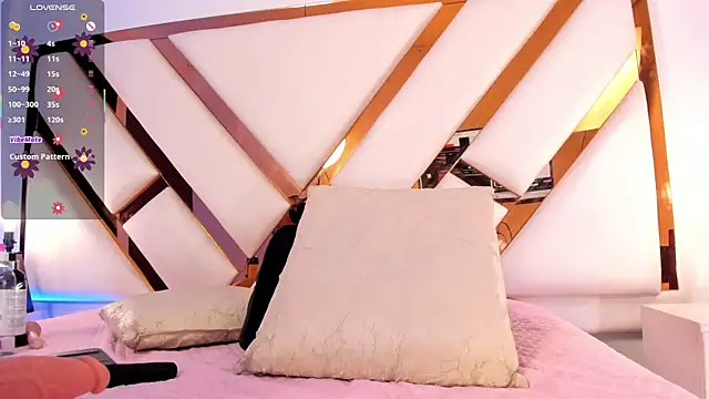 Niicolle Evanss online show from 30, 3, 2026