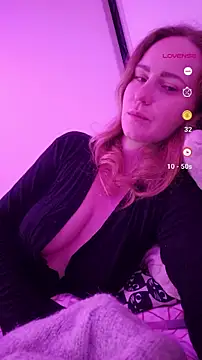 Snapshot of LyraHotty chatting on 12, 3, 2026 LyraHotty online show from 12, 3, 2026