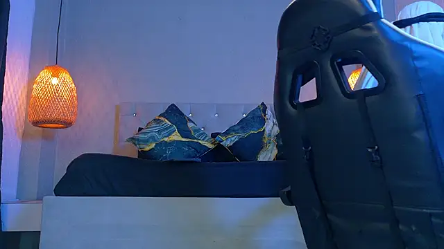 Thaiel Fosteer online show from 19, 4, 2026