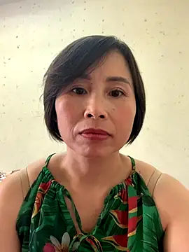 Snapshot of Hello_Linchii chatting on 11, 10, 2025 Hello Linchii online show from 11, 10, 2025