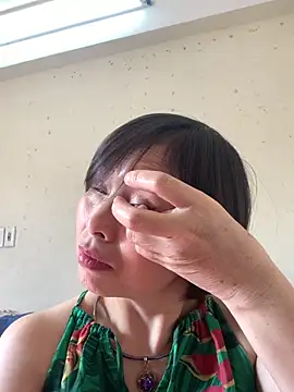 Snapshot of Hello_Linchii chatting on 12, 10, 2025 Hello Linchii online show from 12, 10, 2025