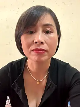 Snapshot of Hello_Linchii chatting on 17, 10, 2025 Hello Linchii online show from 17, 10, 2025