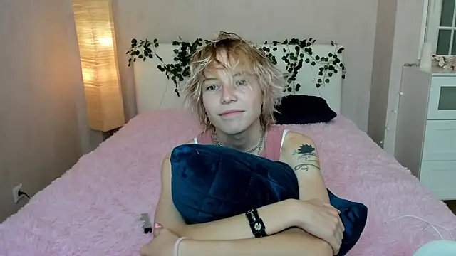 Pink Lila18 online show from 25, 9, 2025