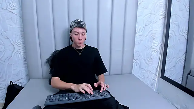 LittleDanny  online show from 1, 12, 2025