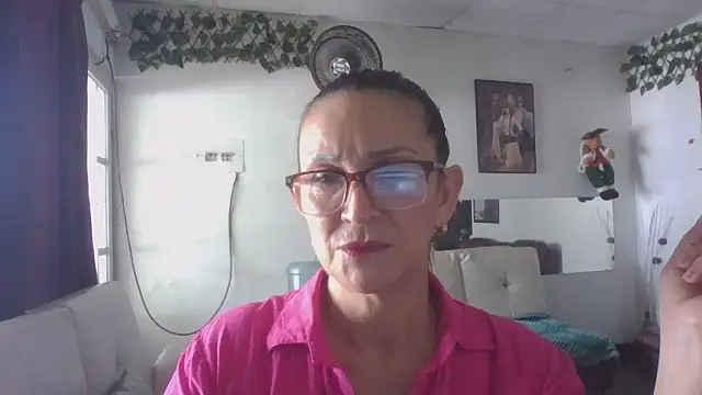 Snapshot of MiaVega chatting on 28, 10, 2025 MiaVega online show from 28, 10, 2025