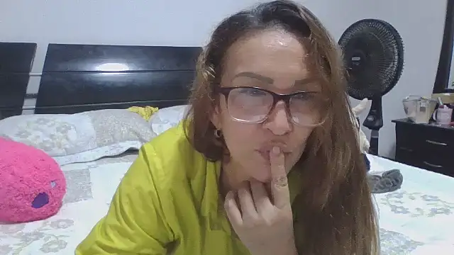 Snapshot of MiaVega chatting on 9, 11, 2025 MiaVega online show from 9, 11, 2025