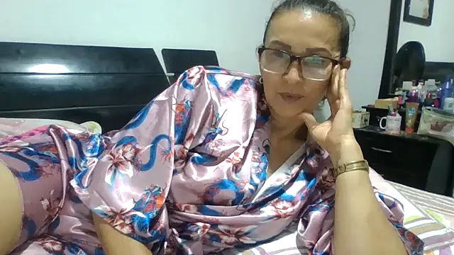 Snapshot of MiaVega chatting on 5, 12, 2025 MiaVega online show from 5, 12, 2025