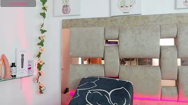 Natasha-Adams online show from 21, 12, 2025