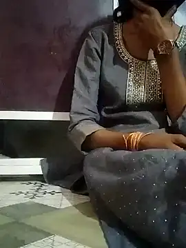 Snapshot of Idhika_Handoo chatting on 8, 9, 2025 Idhika Handoo online show from 8, 9, 2025