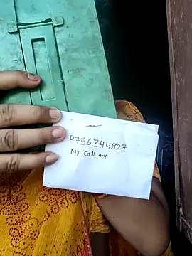 Snapshot of Idhika_Handoo chatting on 16, 9, 2025 Idhika Handoo online show from 16, 9, 2025