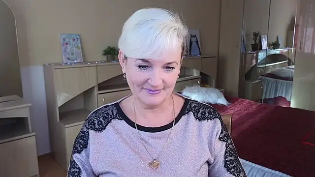 Snapshot of Vina_Vision chatting on 8, 10, 2025 Vina Vision online show from 8, 10, 2025