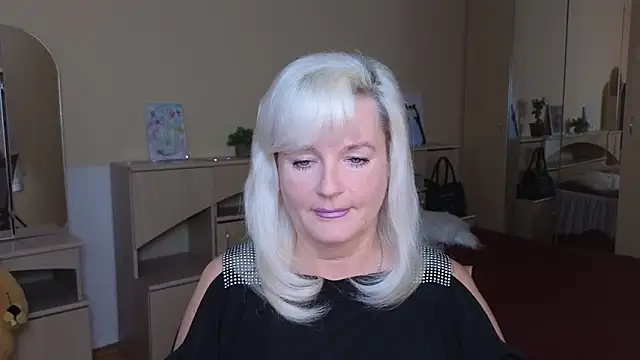 Snapshot of Vina_Vision chatting on 14, 10, 2025 Vina Vision online show from 14, 10, 2025