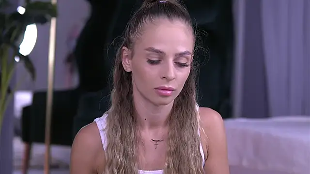 ElaraShine online show from 12, 9, 2025