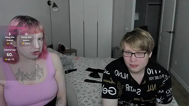 Snapshot of Couple_Molly chatting on 20, 10, 2025 Couple Molly online show from 20, 10, 2025