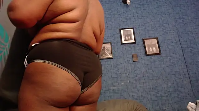 Snapshot of isabella_brown1 chatting on 8, 11, 2025 isabella brown1 online show from 8, 11, 2025