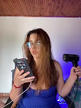 CoraVibes online show from 17, 9, 2025