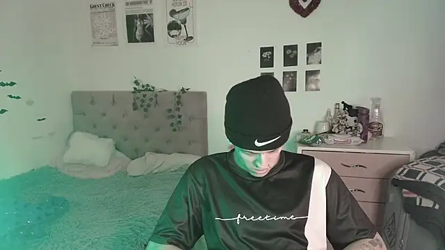 Snapshot of 2cyboy_ chatting on 8, 9, 2025 2cyboy online show from 8, 9, 2025