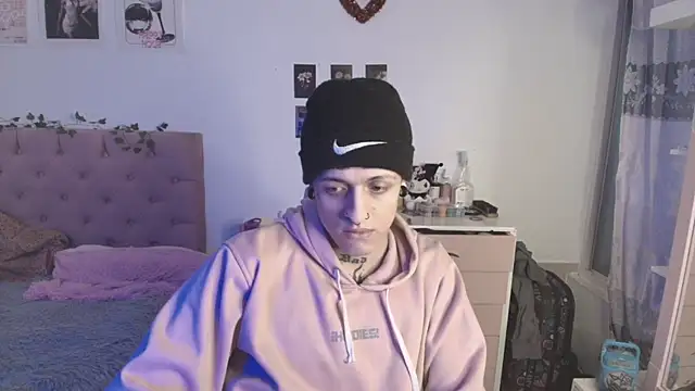 Snapshot of 2cyboy_ chatting on 13, 10, 2025 2cyboy online show from 13, 10, 2025