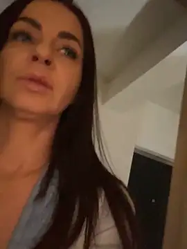 Snapshot of Roxanne_Skye chatting on 11, 9, 2025 Roxanne Skye online show from 11, 9, 2025