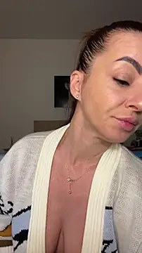 Snapshot of Roxanne_Skye chatting on 14, 10, 2025 Roxanne Skye online show from 14, 10, 2025