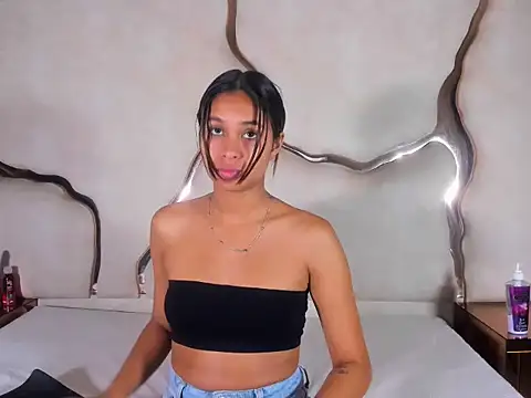 Amaia Sophia online show from 21, 12, 2025