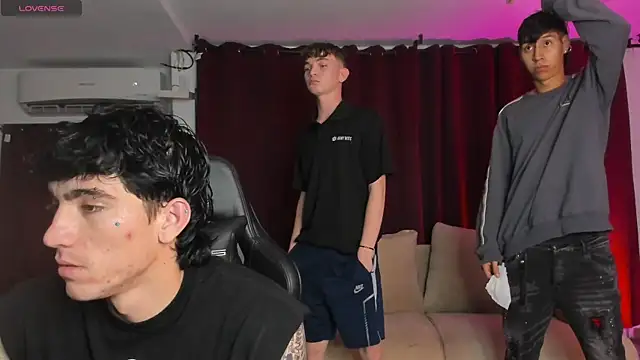 Snapshot of Handsomeboyss19 chatting on 30, 9, 2025 Handsomeboyss19 online show from 30, 9, 2025