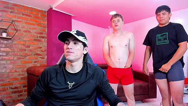 Snapshot of Handsomeboyss19 chatting on 5, 11, 2025 Handsomeboyss19 online show from 5, 11, 2025