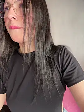 Mia salinass online show from 17, 3, 2026