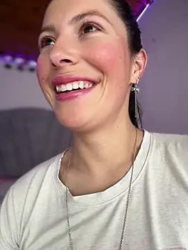 Mia salinass online show from 7, 4, 2026