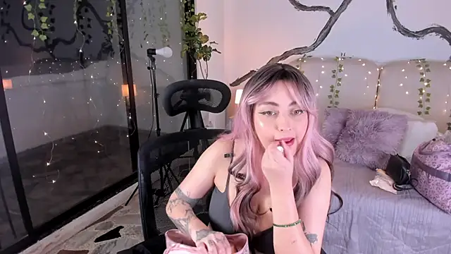 SarahCastro1  online show from 15, 11, 2025