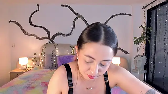 SarahCastro1  online show from 4, 12, 2025