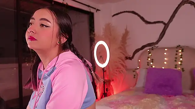 SarahCastro1  online show from 17, 12, 2025