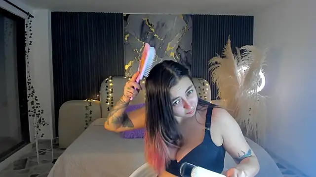 SarahCastro1  online show from 23, 12, 2025