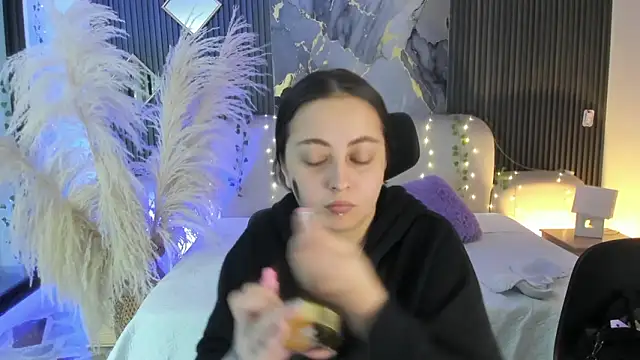 SarahCastro1  online show from 16, 2, 2026