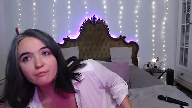 SilkenSin online show from 8, 9, 2025